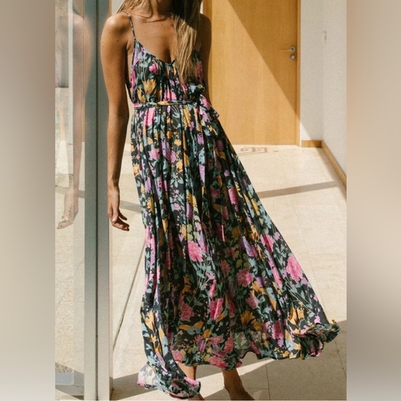 🆕✨ BUTTERFLY 🦋 MAXI GOWN by SPELL X FREE PEOPLE EXCLUSIVE COLLAB - Picture 1 of 5